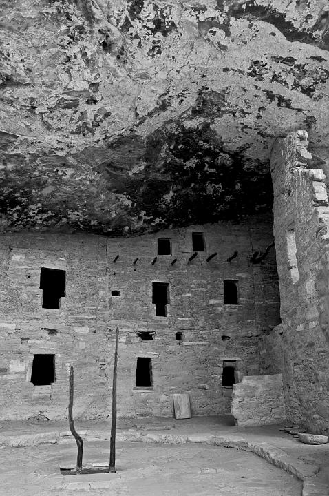 Mesa Verde Spruce House 1068 bw.jpg